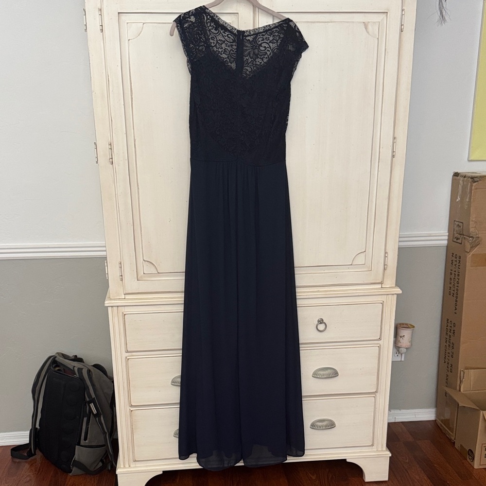 Elegant Navy Blue Lace Evening Dress